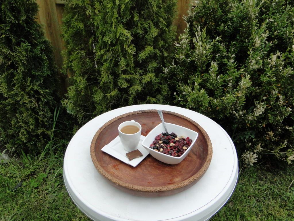 śniadanie w ogrodzie